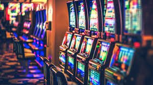 bmk77 mobile APP login ဝင်ရောက်ပြီး live casino နှင့် sportsbook ကစားနေသော ကစားသမား မြင်ကွင်း